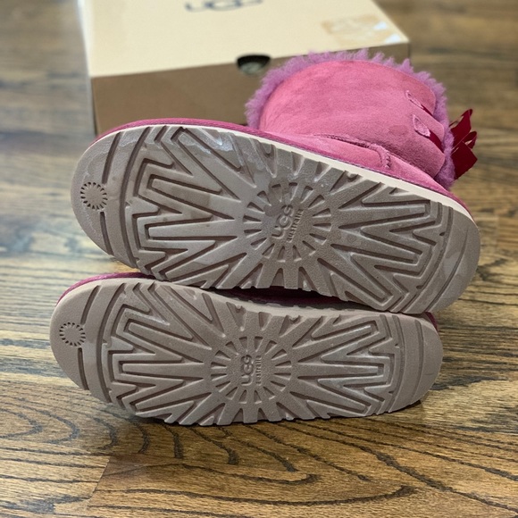 Worn Condition Ugg Bailey Bow Youth Girls Size 3 Dark Pink Colour - Picture 5 of 12